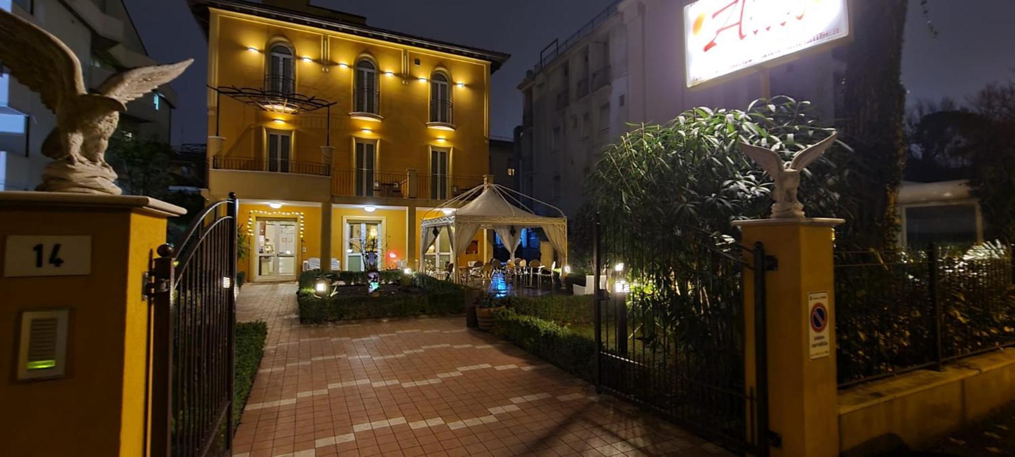 Hotel Alibi Rimini Exterior foto